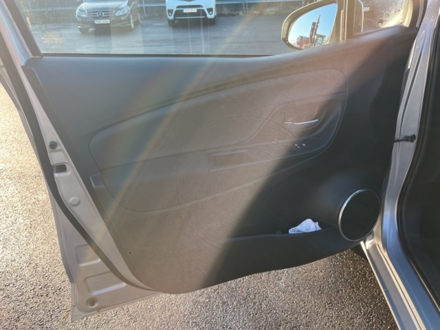 1051482-23 Toyota Yaris Hybrid e-CVT - 2019