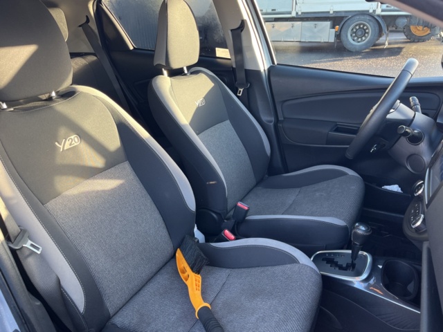 1051482-25 Toyota Yaris Hybrid e-CVT - 2019