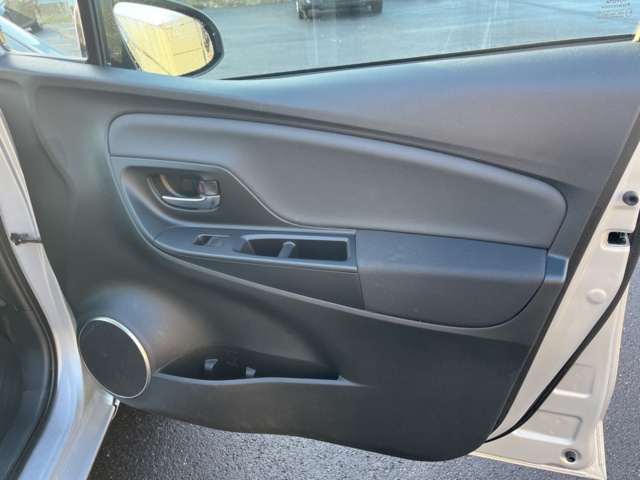 1051482-28 Toyota Yaris Hybrid e-CVT - 2019