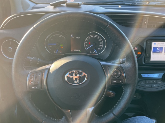 1051482-38 Toyota Yaris Hybrid e-CVT - 2019