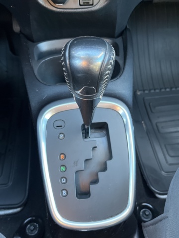 1051482-40 Toyota Yaris Hybrid e-CVT - 2019