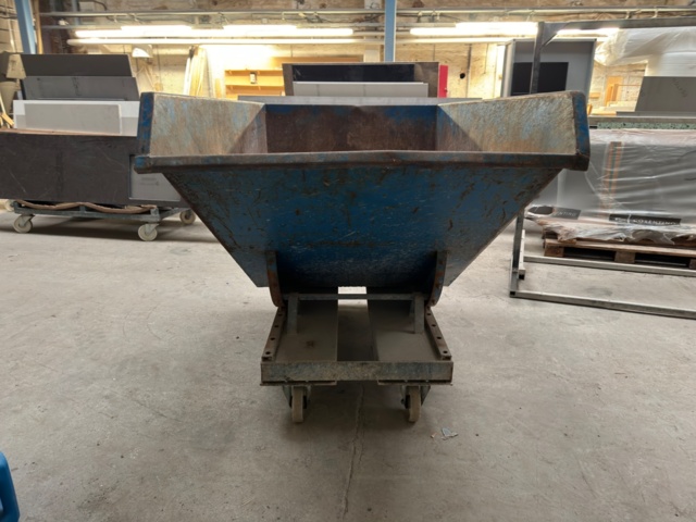 7163-028-2 Tipp container