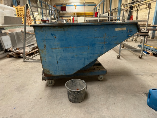 7163-028-5 Tipp container