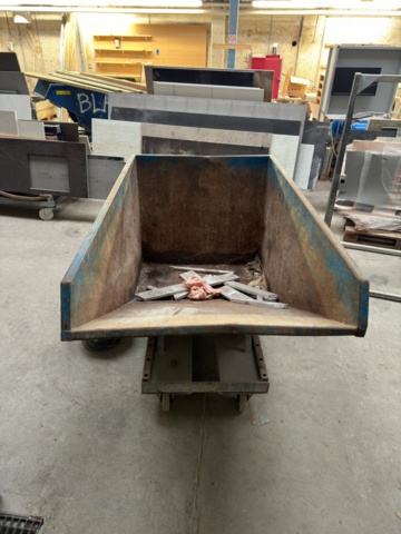 7163-028-6 Tipp container