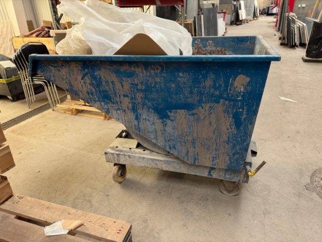 7163-032-4 Tipp container