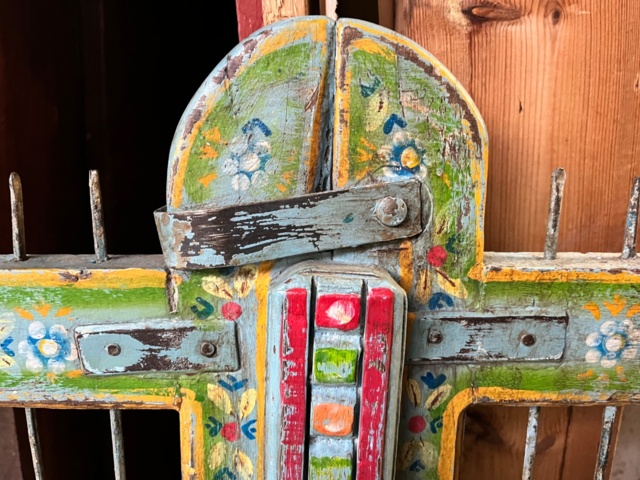 1142310-2 Old gate. New painting. iron grating.