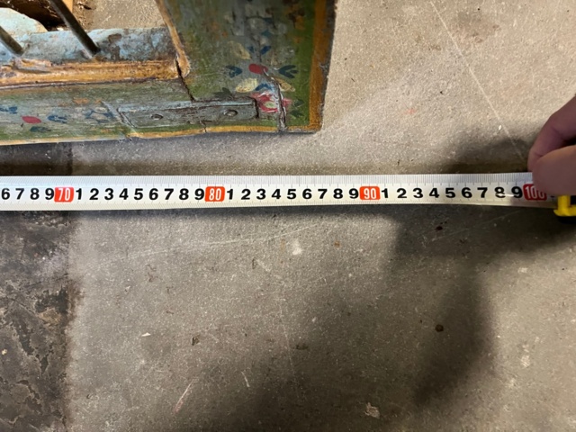 1142310-4 Old gate. New painting. iron grating.