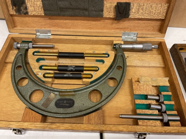 999088-2 5 micrometers