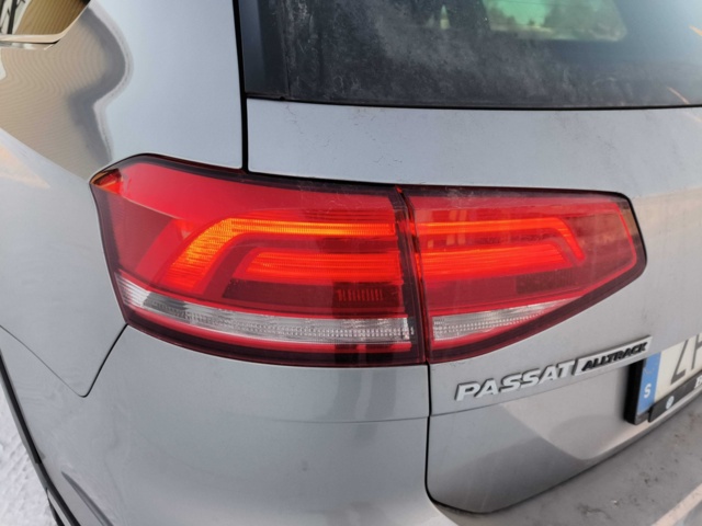 1128848-34 Volkswagen Passat Alltrack 2.0 TDI -2018