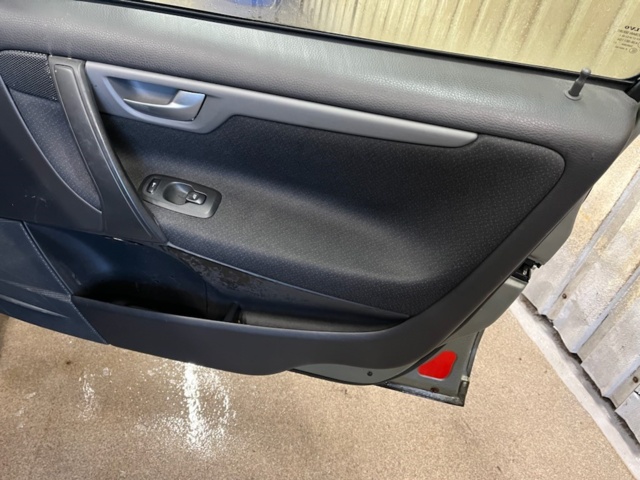 1143162-30 Volvo V70 D5 - 2007