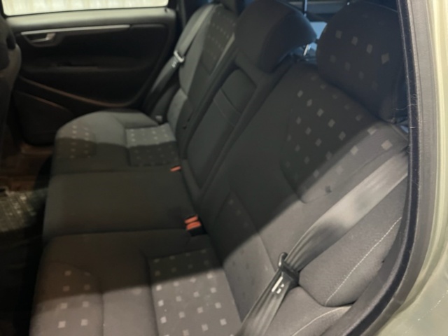 1143162-33 Volvo V70 D5 - 2007