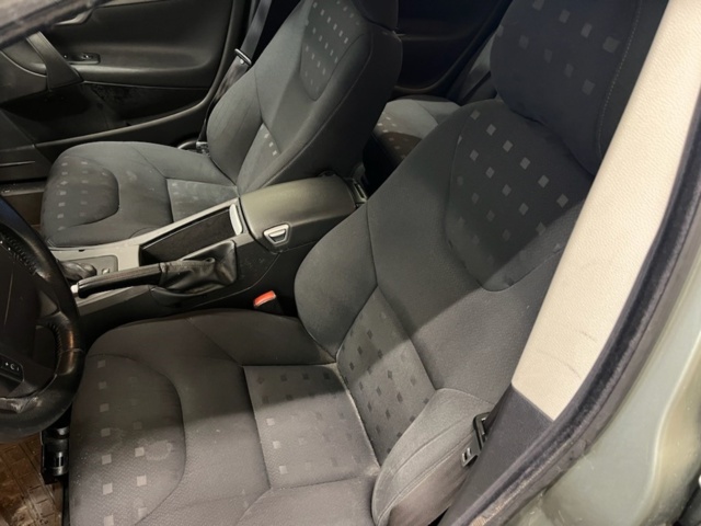 1143162-28 Volvo V70 D5 - 2007