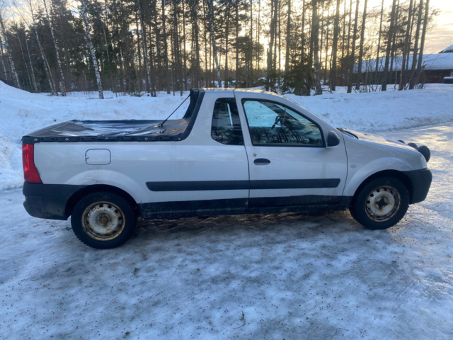 1143288-5 Dacia Logan Pick-Up -2010