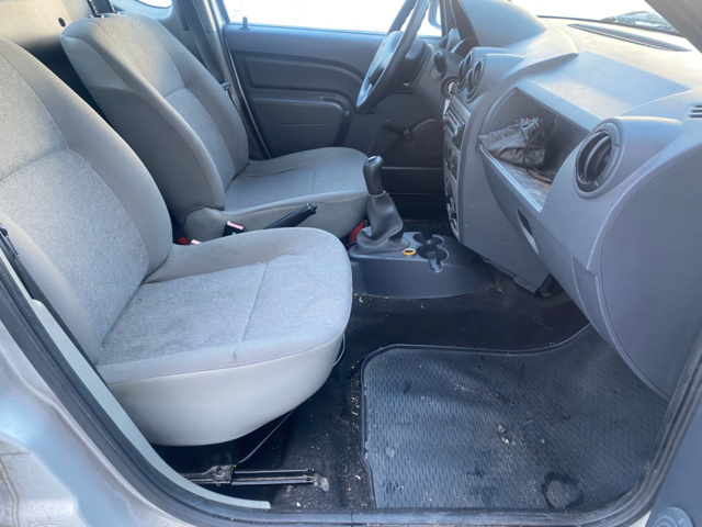 1143288-16 Dacia Logan Pick-Up -2010