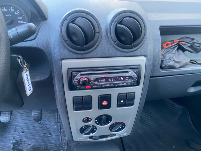 1143288-20 Dacia Logan Pick-Up -2010