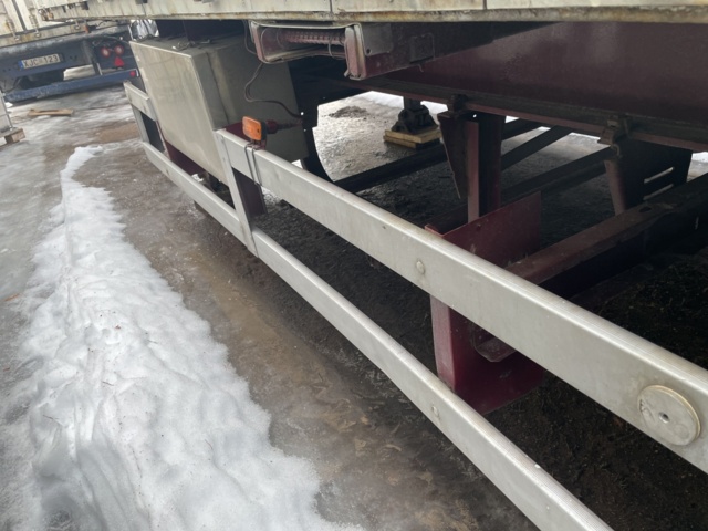 1110356-18 SCHMITZ SKO24/L1 3.5 Trailer with opening bar side