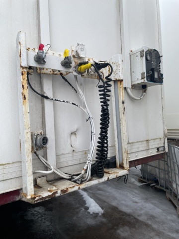 1110356-26 SCHMITZ SKO24/L1 3.5 Trailer with opening bar side