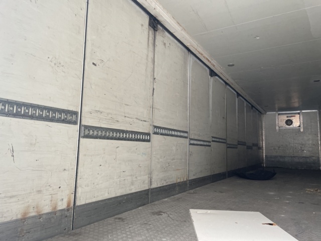 1110356-44 SCHMITZ SKO24/L1 3.5 Trailer with opening bar side