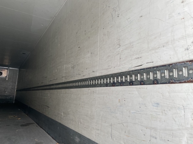 1110356-45 SCHMITZ SKO24/L1 3.5 Trailer with opening bar side