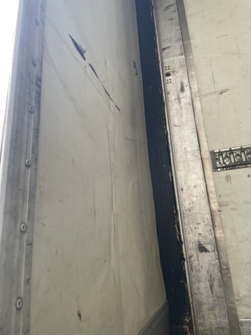 1110356-47 SCHMITZ SKO24/L1 3.5 Trailer with opening bar side