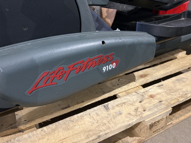 1143882-4 Crosstrainer Life Fitness 9100