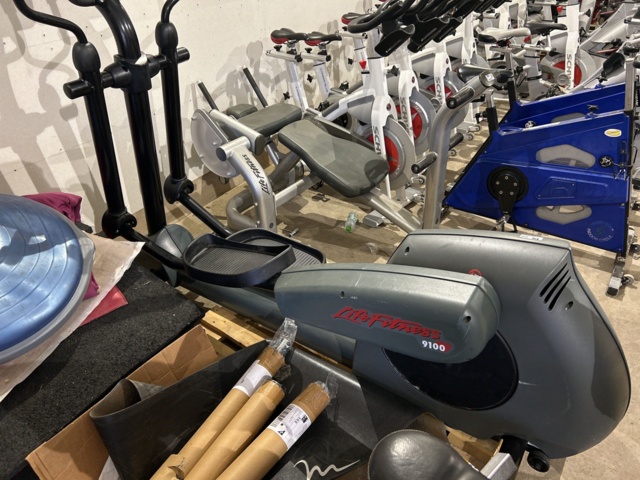 1143882-7 Crosstrainer Life Fitness 9100