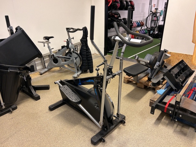 1143889-1 Crosstrainer Indoor Walking, 11 pieces