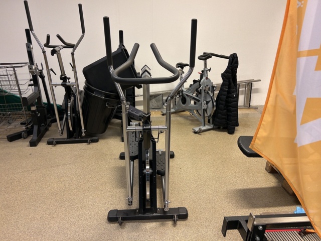 1143889-2 Crosstrainer Indoor Walking, 11 pieces