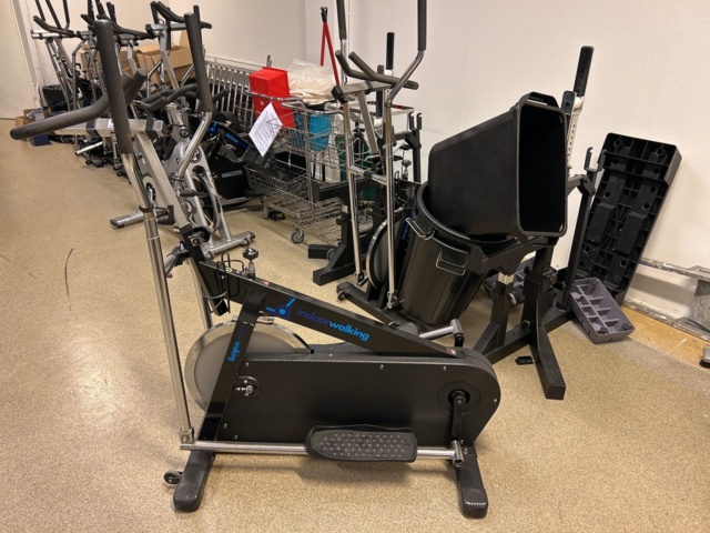 1143889-4 Crosstrainer Indoor Walking, 11 pieces