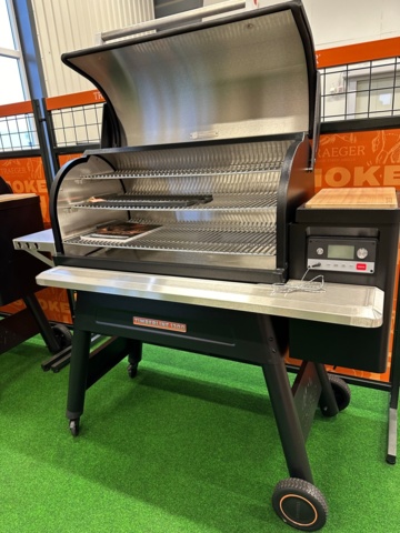 881156-2 Traeger Pellet grill Timberline 1300