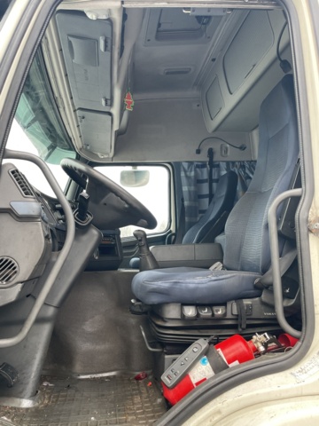 1110359-8 VOLVO FM 380 4X2 Tractor