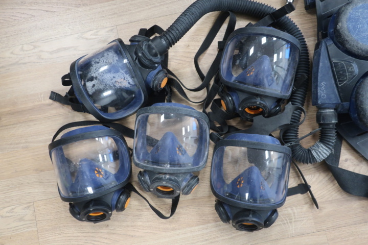 1030070-2 5 Sundströms fresh air masks SR200 and 1 fan SR500