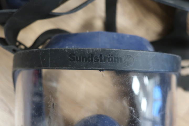 1030070-9 5 Sundströms fresh air masks SR200 and 1 fan SR500