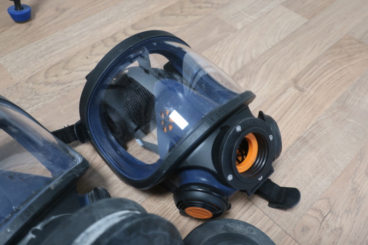 1030071-3 4 Sundström fresh air masks SR200 and 1 fan SR500