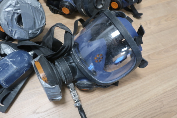 1030071-6 4 Sundström fresh air masks SR200 and 1 fan SR500