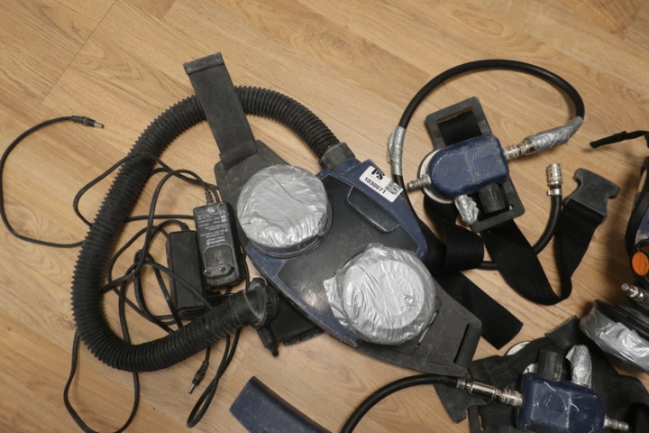 1030071-8 4 Sundström fresh air masks SR200 and 1 fan SR500