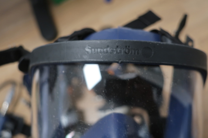 1030071-12 4 Sundström fresh air masks SR200 and 1 fan SR500