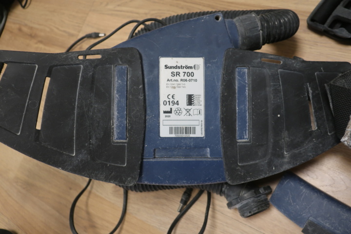 1030071-13 4 Sundström fresh air masks SR200 and 1 fan SR500