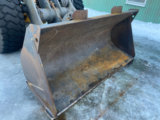 1143290-12 Volvo L70C -1998
