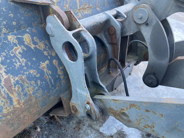 1143290-11 Volvo L70C -1998