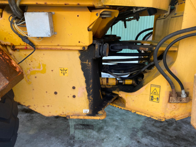 1143290-19 Volvo L70C -1998
