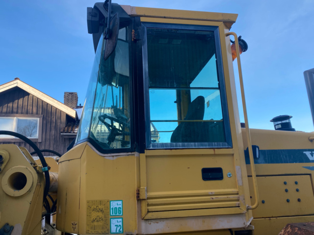 1143290-15 Volvo L70C -1998