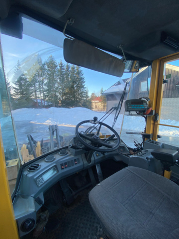 1143290-33 Volvo L70C -1998