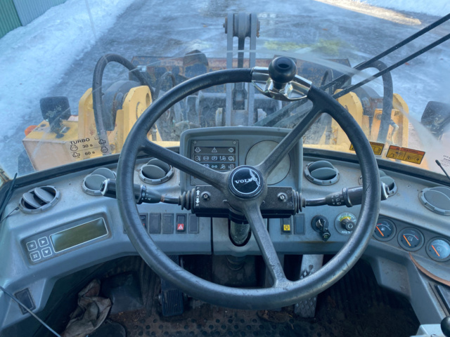 1143290-35 Volvo L70C -1998
