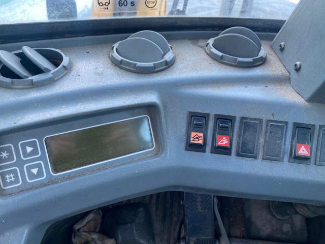 1143290-36 Volvo L70C -1998