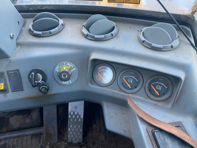 1143290-37 Volvo L70C -1998