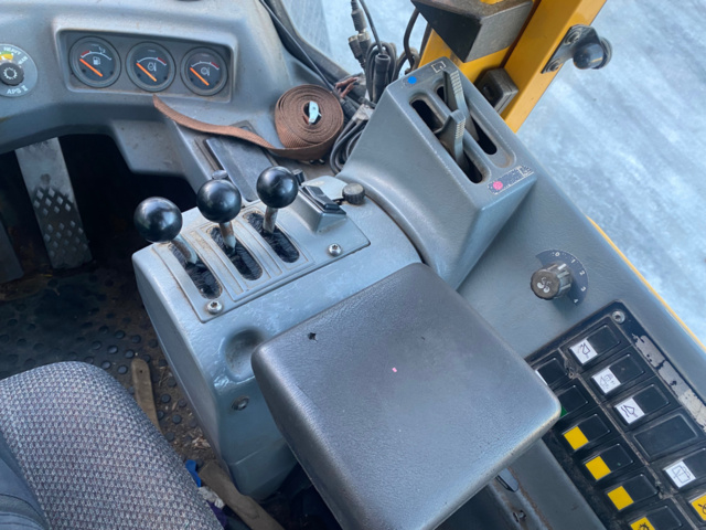 1143290-41 Volvo L70C -1998
