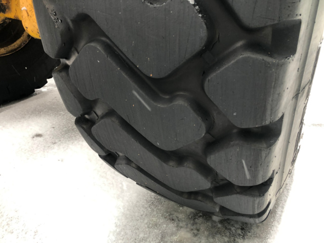 1143290-26 Volvo L70C -1998