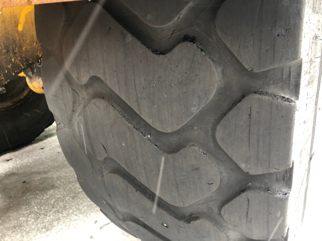 1143290-28 Volvo L70C -1998
