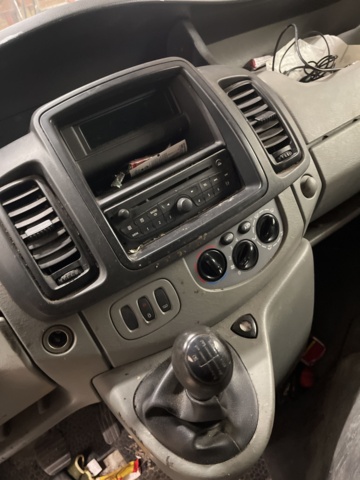 1146516-12 Nissan Primastar 2.0 dCi - 2011 Repair item